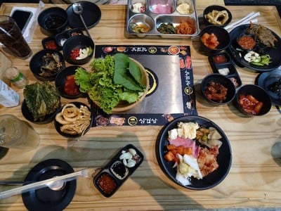 อาหาร หรือ เครื่องดื่ม