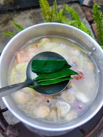 วิธีทำ ต้มยำกุ้งเห็ดฟางน้ำใส วิธีทำ ต้มยำกุ้งเห็ดฟางน้ำใส