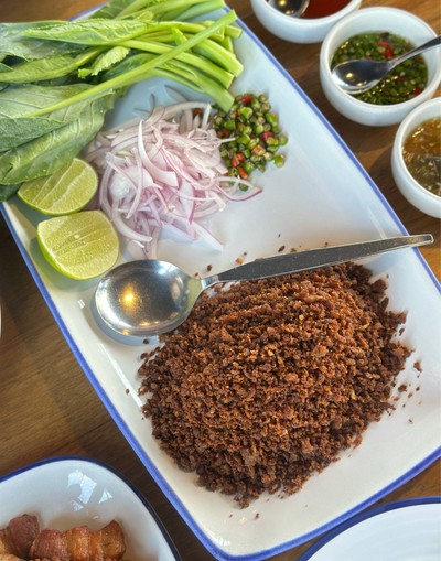 หมูกุเลาคุณย่า