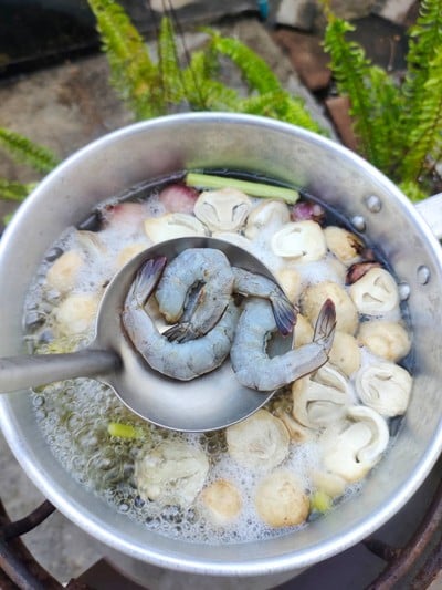 วิธีทำ ต้มยำกุ้งเห็ดฟางน้ำใส วิธีทำ ต้มยำกุ้งเห็ดฟางน้ำใส