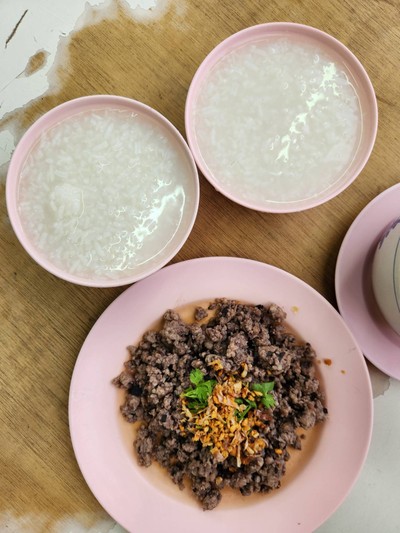 อาหาร หรือ เครื่องดื่ม