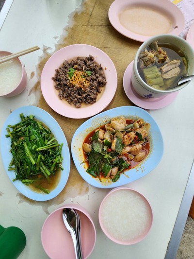 อาหาร หรือ เครื่องดื่ม