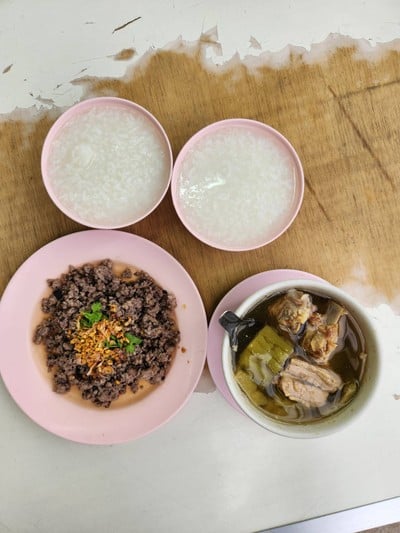 อาหาร หรือ เครื่องดื่ม