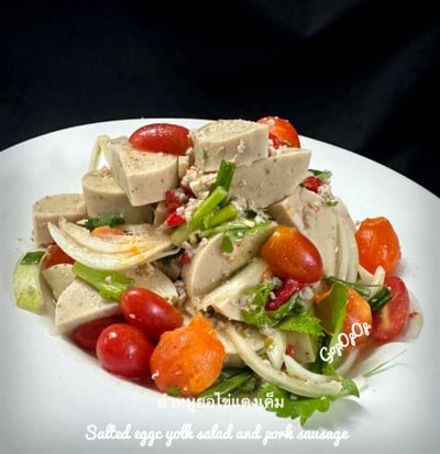 วิธีทำ ยำหมูยอไข่แดงเค็ม วิธีทำ ยำหมูยอไข่แดงเค็ม