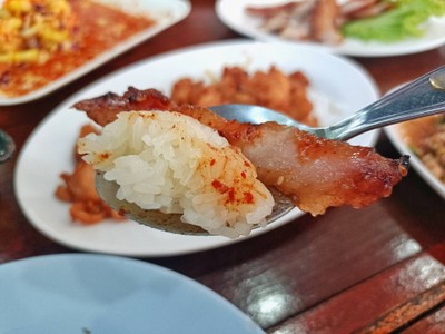 อาหาร หรือ เครื่องดื่ม