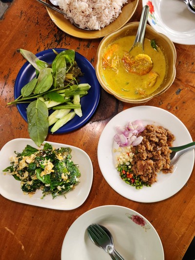 อาหาร หรือ เครื่องดื่ม