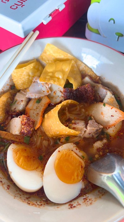 บะหมี่ต้มยำหมูมะนาว + ไข่ (พิเศษ)