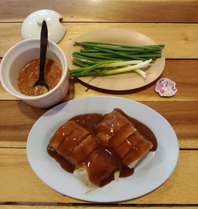 เปาะเปี๊ยะสดพิเศษ 50 บาท