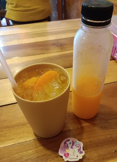น้ำส้มคั้น 25 บาท