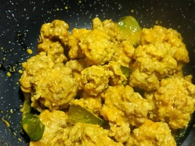 วิธีทำ แกงคั่วกะทิไข่ใส่หมูสับ