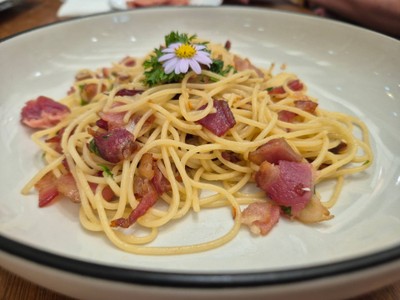 สปาเกตตี้กระเทียมพริกแห้งกุ้ง