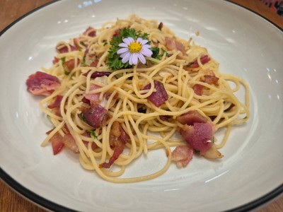 สปาเกตตี้กระเทียมพริกแห้งกุ้ง