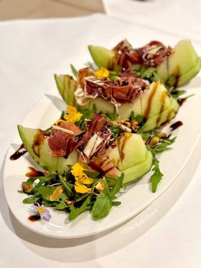 อาหาร หรือ เครื่องดื่ม