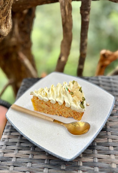 🥕 Carrot Cake With Cream Cheese. (Price 125 Baht.)