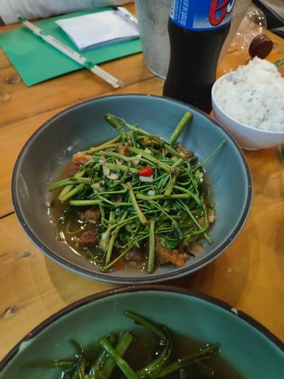 อาหาร หรือ เครื่องดื่ม