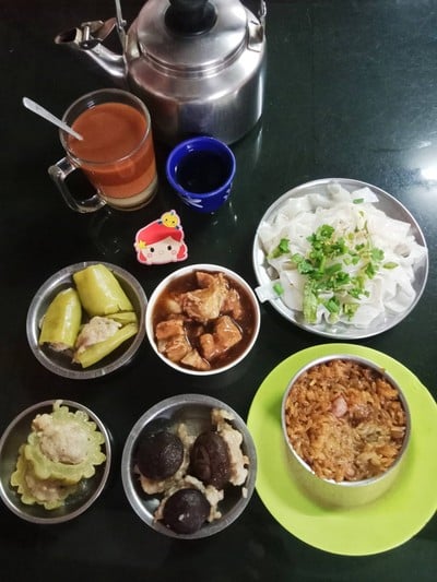 กระดูกหมูตุ๋น แต่เตี้ยมอร่อยทุกหน้า ข้าวเหนียวนึ่ง