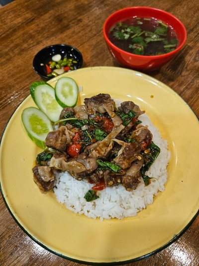 กะเพราหมูตุ๋น