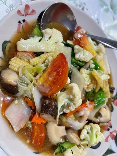 ผัดผักรวมมิตรกุ้ง
