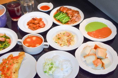 BlueSpice Cafe บุฟเฟต์ข้าวต้มไนท์มาร์เก็ต ย่านทองหล่อ