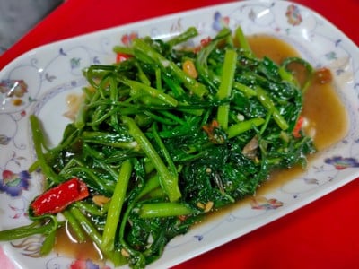ผัดผักบุ้งไฟแดง