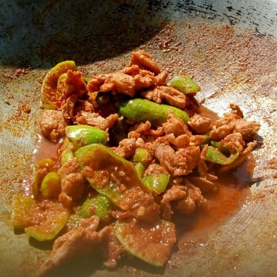หมูผัดพริกแกงลูกตำลึง