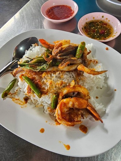 ข้าวพริกแกงทะเล