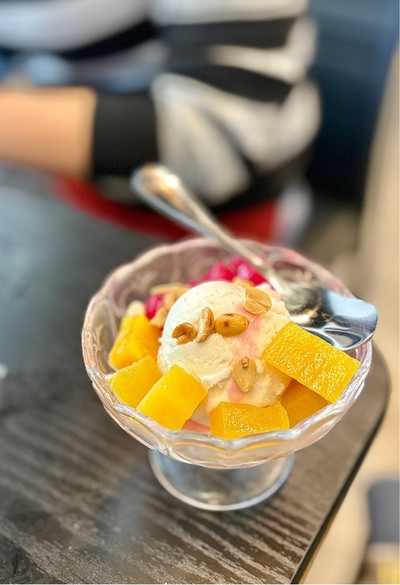 🍨 ไอติมมะพร้าวสดทรงเครื่อง. (ราคา 79+ บาท.)