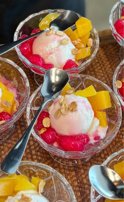 🍨 ไอติมมะพร้าวสดทรงเครื่อง. (ราคา 79+ บาท.)