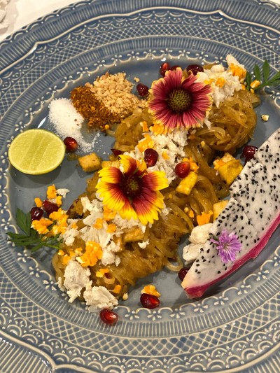 ผัดไทยซอสไข่เค็มปู