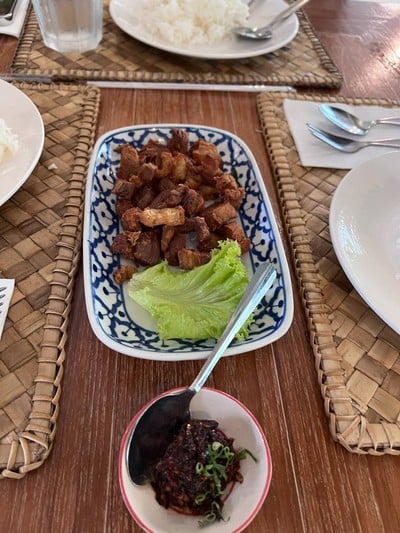 หมูสามชั้นทอดน้ำปลา