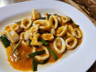 ปลาหมึกผัดไข่เค็ม