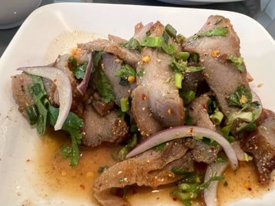 น้ำตกคอหมูย่าง