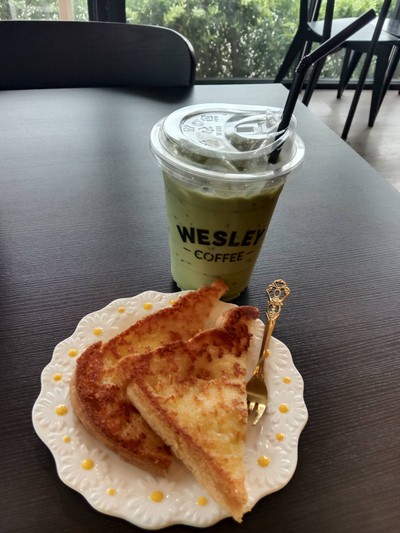 ขนมปังชีส&ชาเขียวเย็น