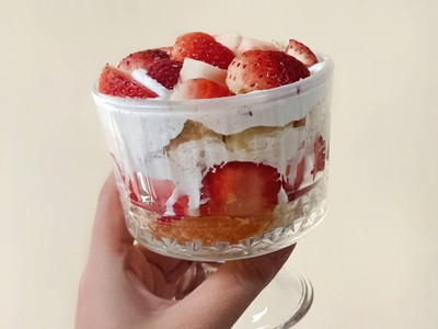 วิธีทำ 🍓 Strawberry butter cake parfait 🧈