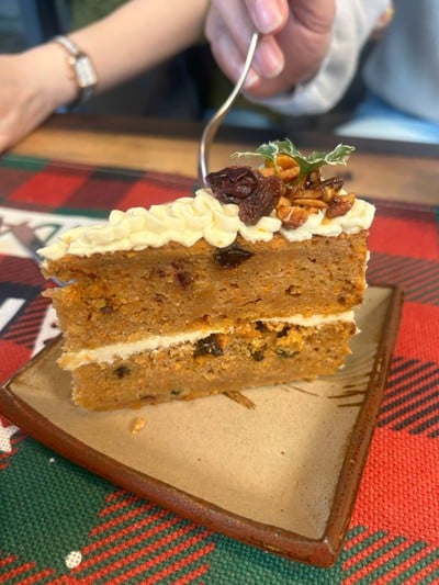 Bros Cafe Bowin, Sriracha