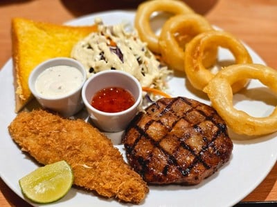 สเต็กหมูพริกไทยดำ + สเต็กปลาทอด