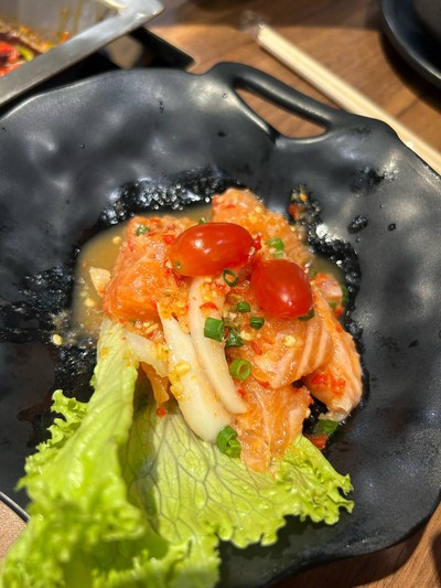 ยำแซลมอน