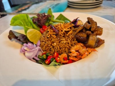 ข้าวผัดน้ำพริกลงเรือ