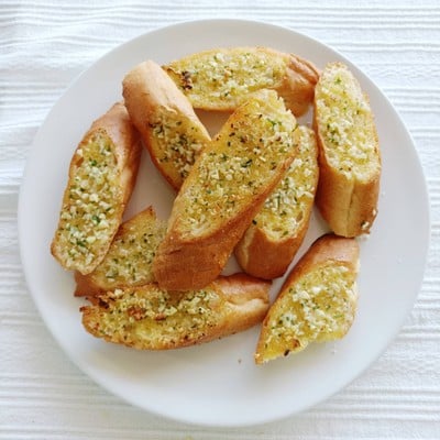 วิธีทำ ขนมปังกระเทียม สูตรไม่ใช้เครื่องอบ