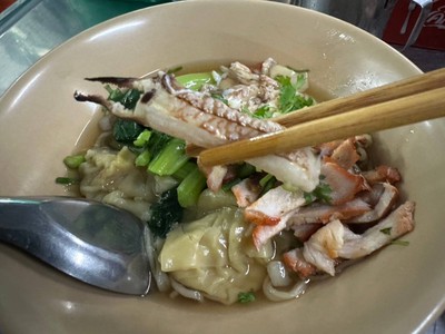 บะหมี่เกี๊ยวปูหมูแดง