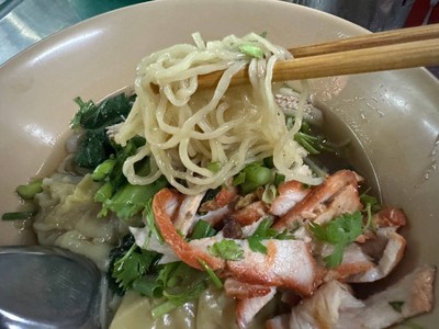 บะหมี่เกี๊ยวปูหมูแดง
