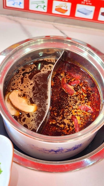 น้ำซุปหม่าล่า + น้ำซุปเห็ดหอม