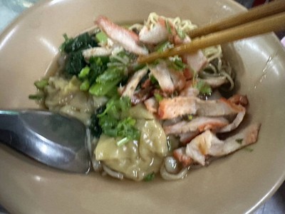 บะหมี่เกี๊ยวปูหมูแดง