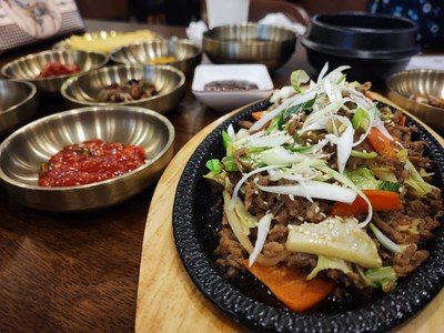 อาหาร หรือ เครื่องดื่ม