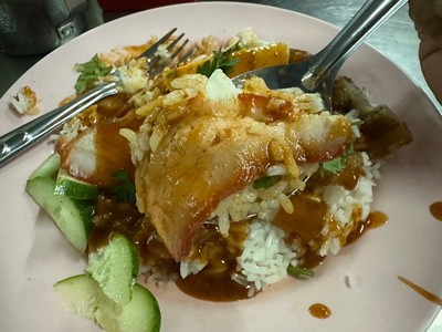 ข้าวหมูแดงหมูกรอบ