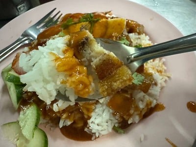 ข้าวหมูแดงหมูกรอบ
