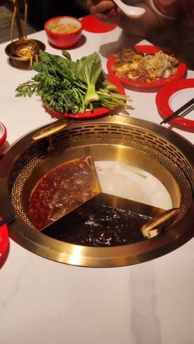 ซุปหม่าล่าน้ำมันวัว + ซุปกระดูกหมู + ซุปเห็ด
