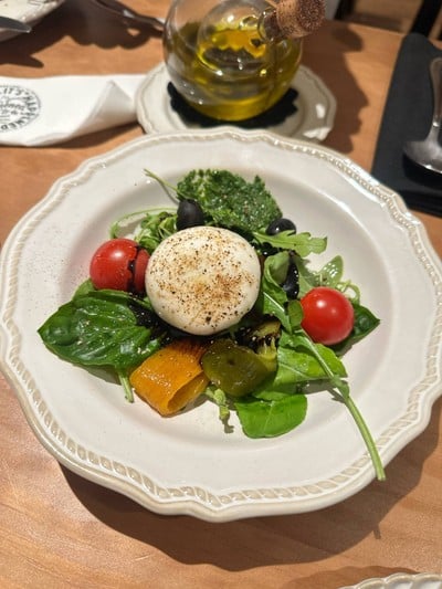 Burrata salad pesto