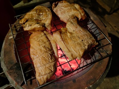 วิธีทำ หมูย่าง+น้ำจิ้มแจ่ว+ผักเคียง วิธีทำ หมูย่าง+น้ำจิ้มแจ่ว+ผักเคียง