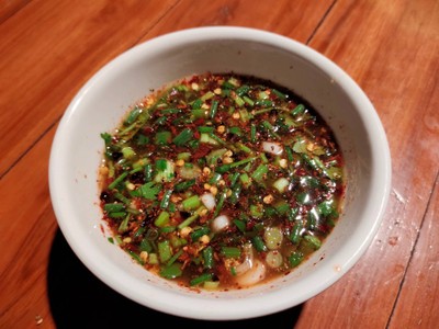 วิธีทำ หมูย่าง+น้ำจิ้มแจ่ว+ผักเคียง วิธีทำ หมูย่าง+น้ำจิ้มแจ่ว+ผักเคียง